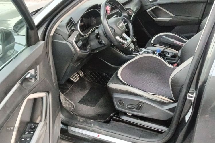 Audi Q3 2022 car image #18