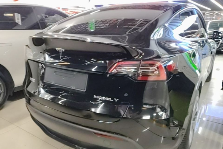Tesla Model Y 2023 car image #7