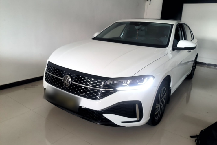 Volkswagen Lavida 2026 car image #2