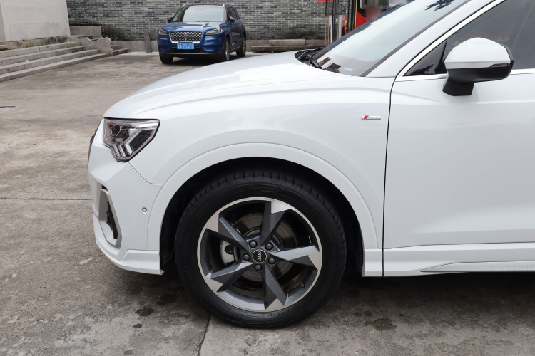 Audi Q3 2023 #12 Audi Q3 2023 car image #12