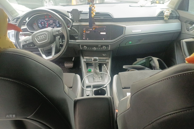 Audi Q3 2020 car image #11
