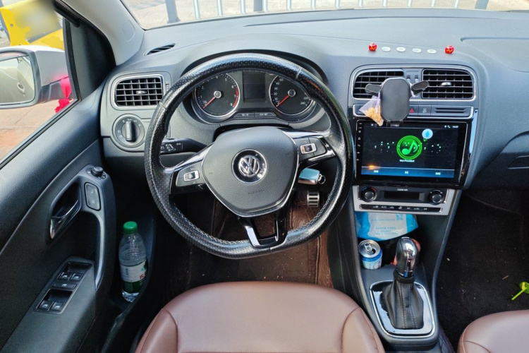 Volkswagen Polo 2018 car image #11