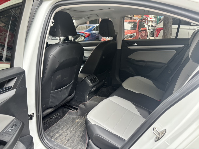 Volkswagen Bora 2025 car image #8