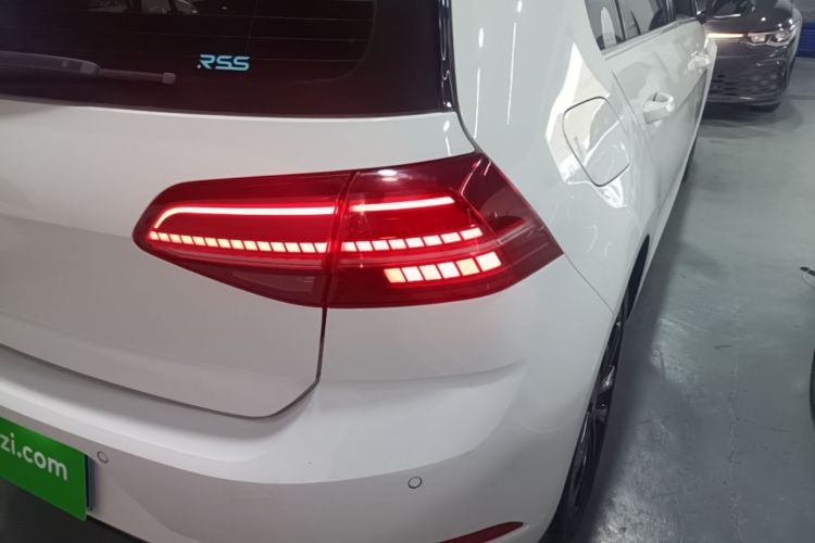 Volkswagen Golf 2020 car image #8