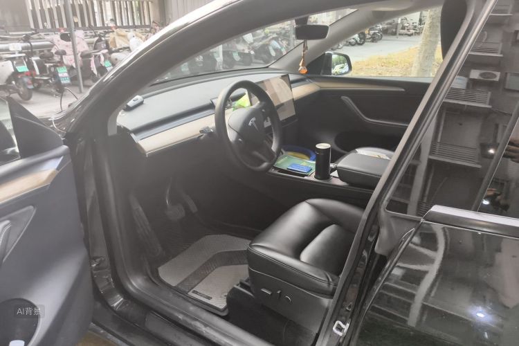 Tesla Model Y 2022 immagine di auto #18