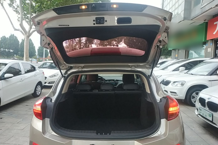 GEELY Emgrand GS 2018 изображение автомобиля #19