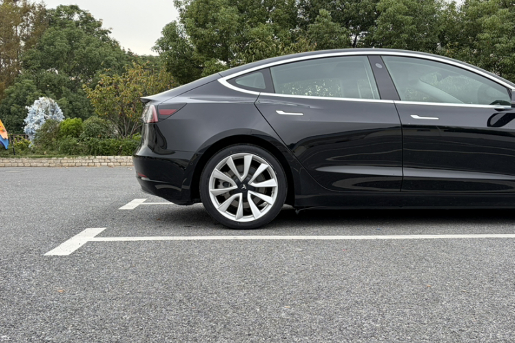 Tesla Model 3 2020 imagem de carro #25