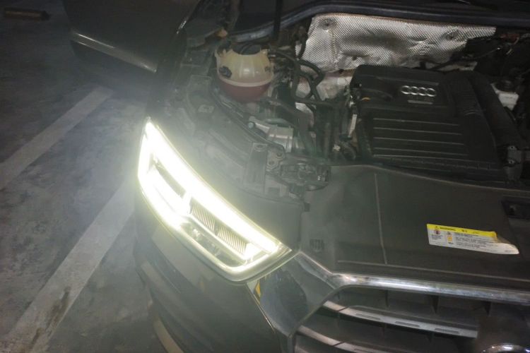 Audi Q3 2018 car image #22