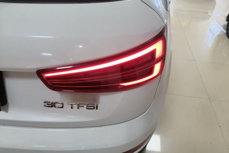 Audi Q3 2018 #8 Audi Q3 2018 car image #8