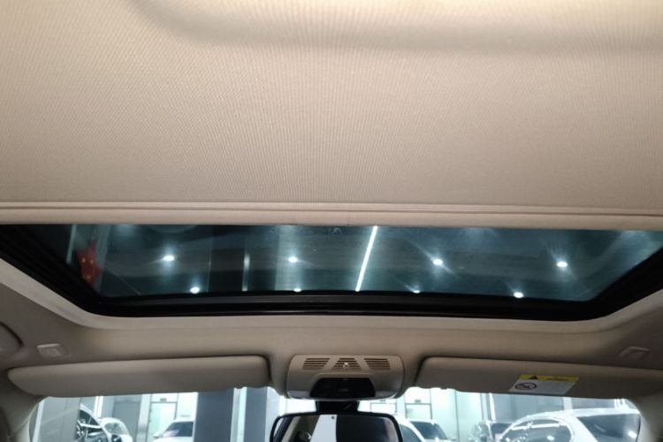 BMW 3 Series 2019 car image #18