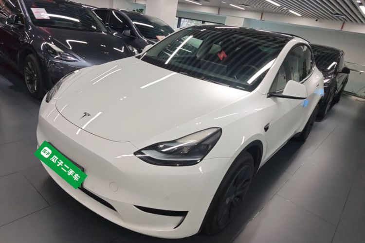 Tesla Model Y 2023 #2 Tesla Model Y 2023 car image #2