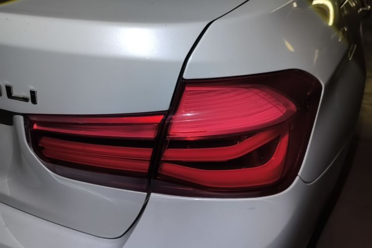 BMW 3 Series 2017 car image #8