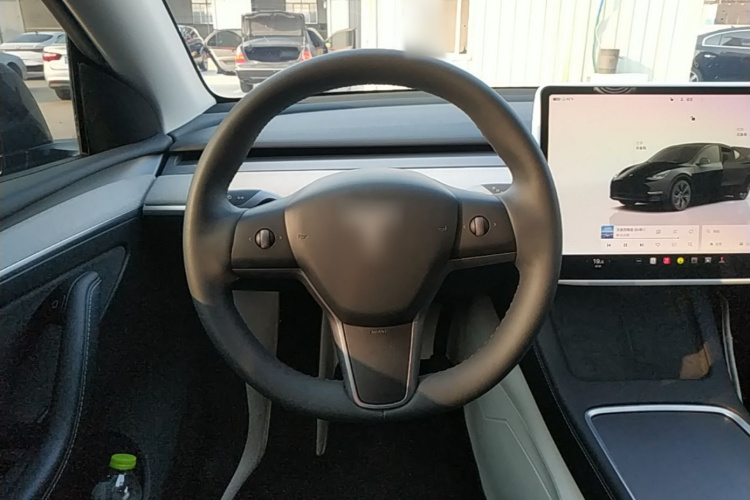 Tesla Model Y 2024 #11 Tesla Model Y 2024 صورة سيارة #11