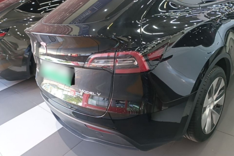 Tesla Model Y 2023 #4 Tesla Model Y 2023 car image #4