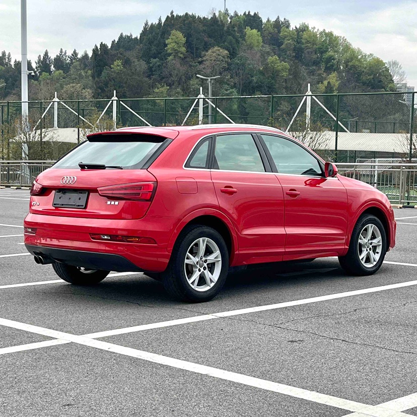 Audi Q3 2016 car image #9
