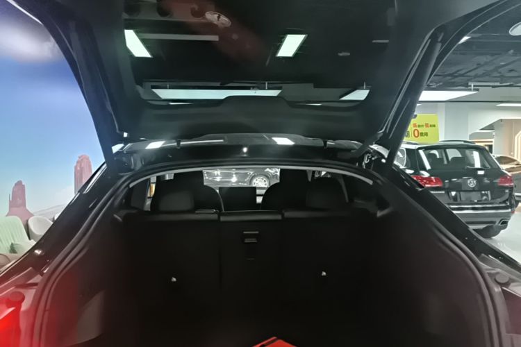 Tesla Model Y 2023 #19 Tesla Model Y 2023 car image #19