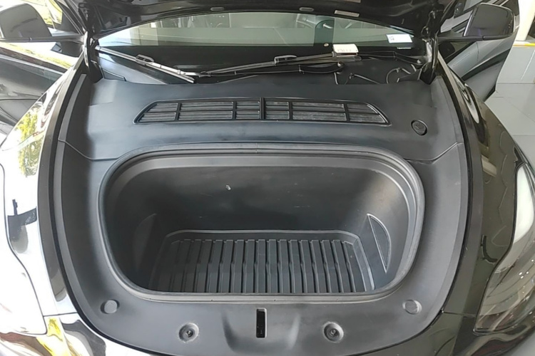 Tesla Model Y 2022 car image #22