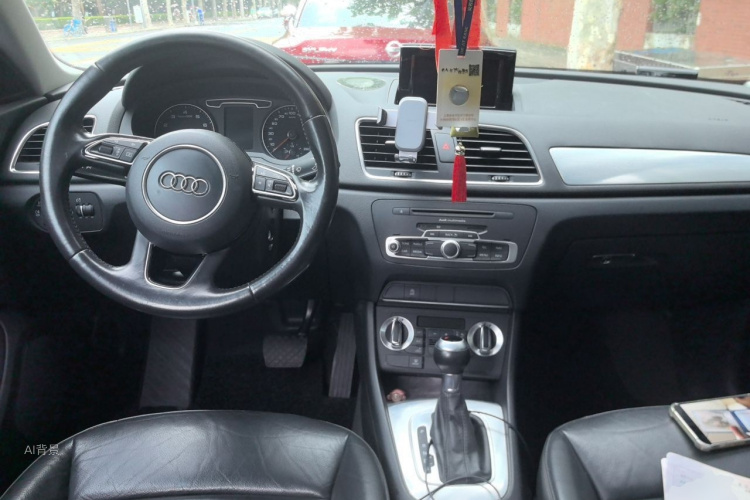 Audi Q3 2015 car image #11