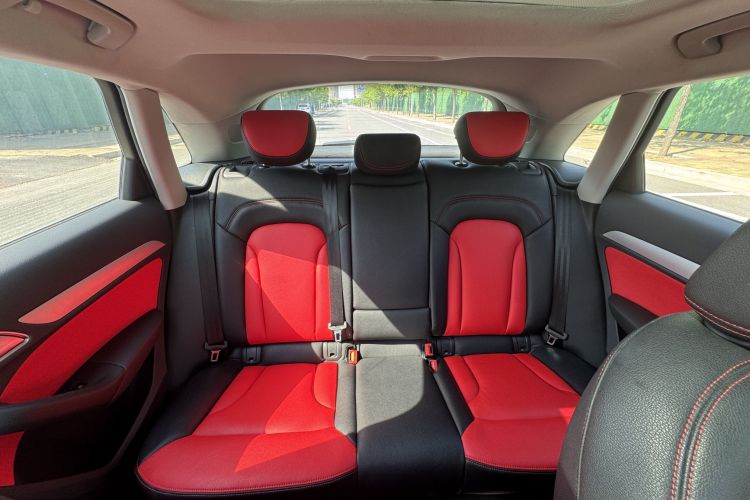 Audi Q3 2017 car image #22