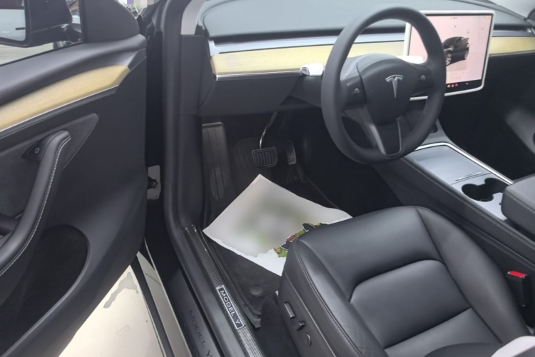 Tesla Model Y 2023 #16 Tesla Model Y 2023 car image #16