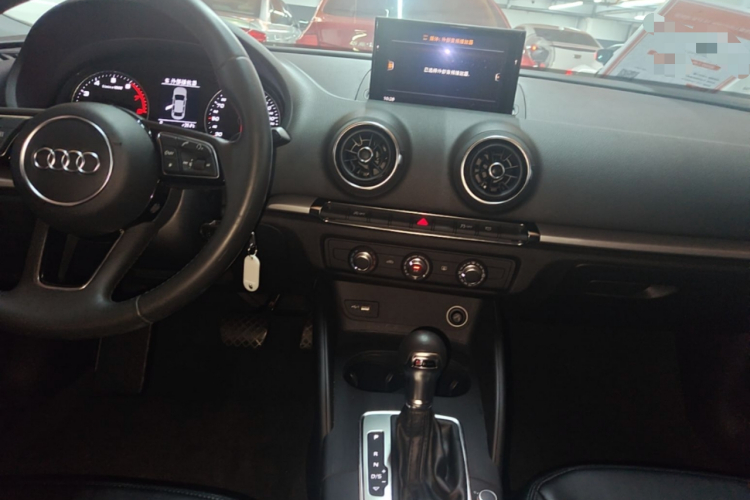 Audi A3 2018 car image #13