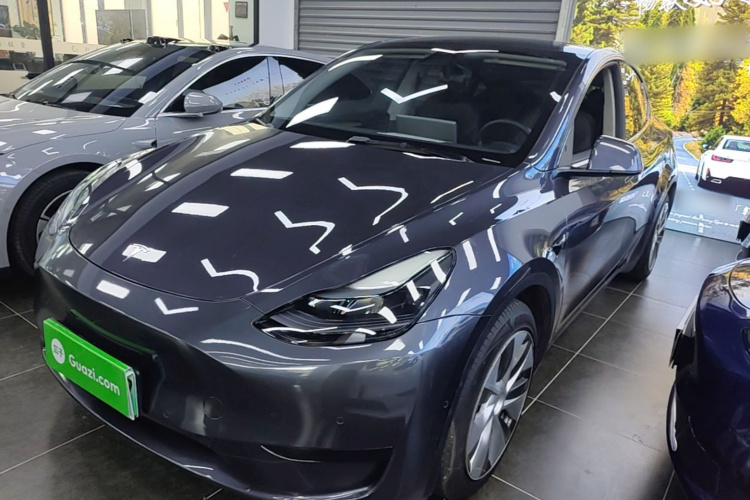 Tesla Model Y 2022 immagine di auto #2