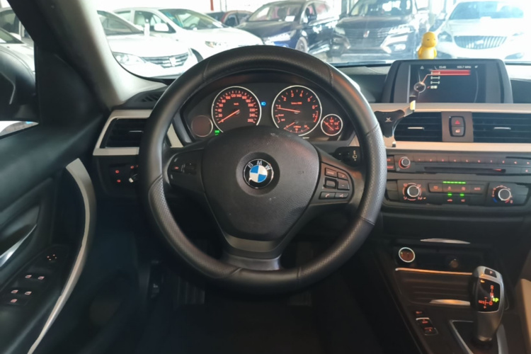 BMW 3 Series 2014 car image #17