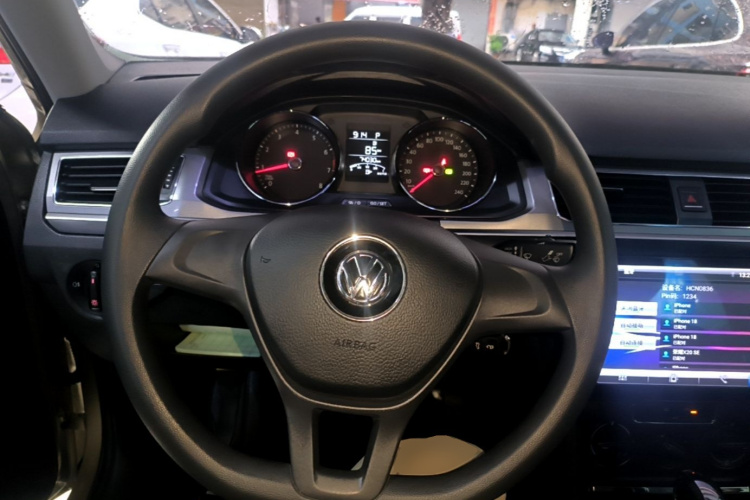 Volkswagen Bora 2017 car image #11