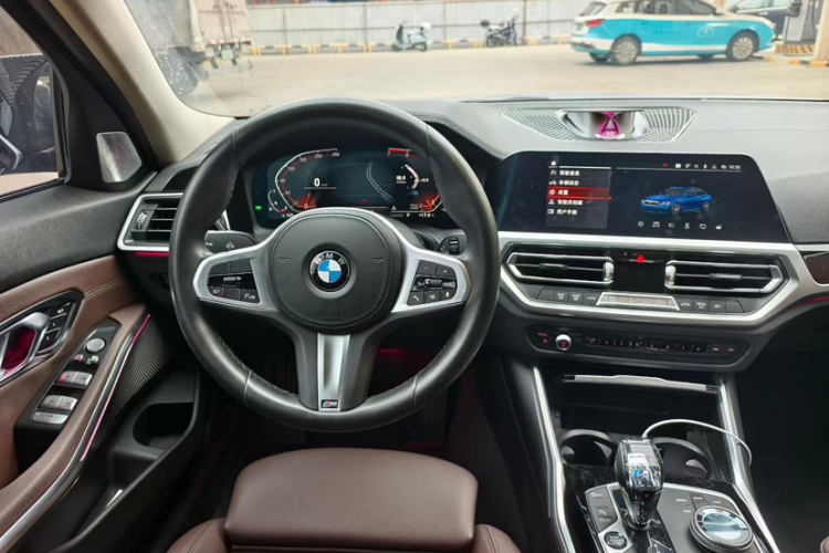 BMW 3 Series 2020 car image #10