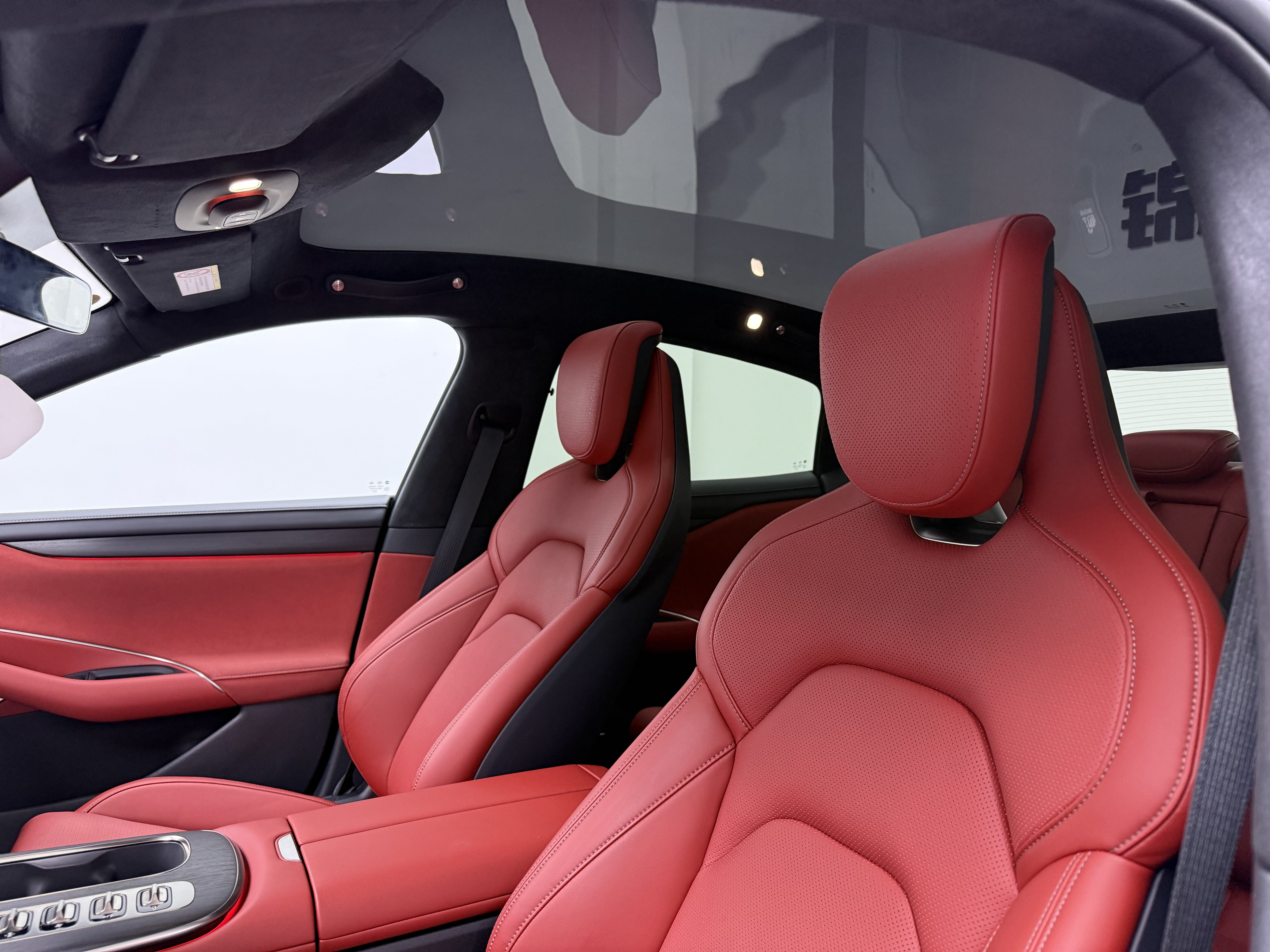 MI SU7 2024 immagine di auto #12