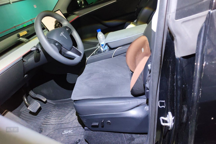 Tesla Model Y 2023 car image #17