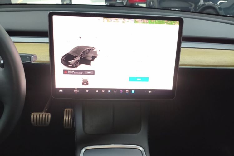 Tesla Model Y 2023 car image #13