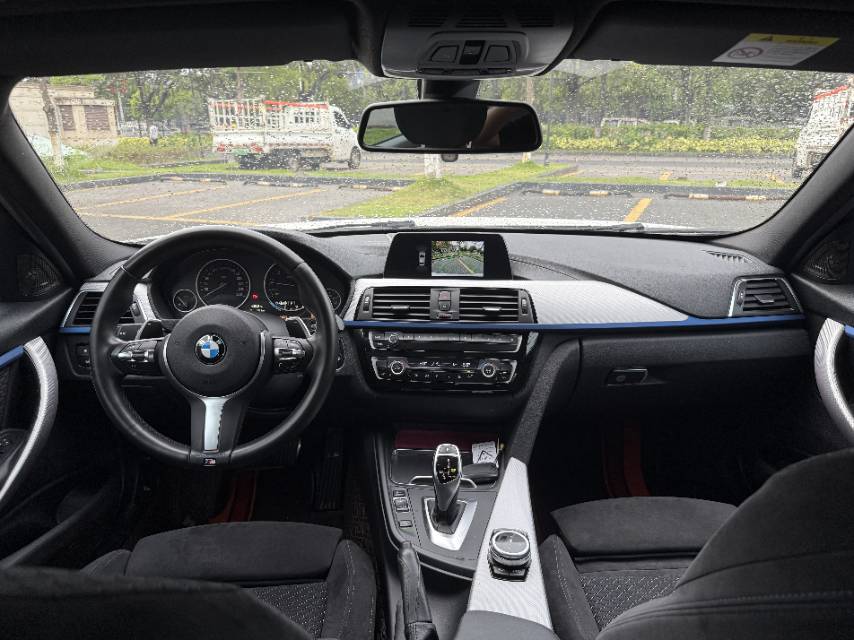 BMW 3 Series 2018 car image #7