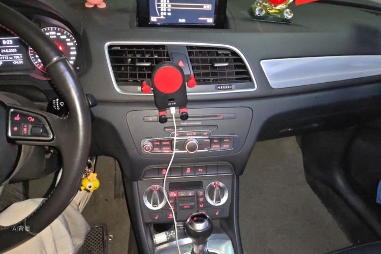 Audi Q3 2015 car image #15