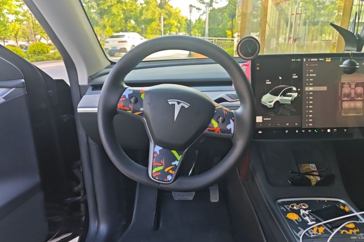 Tesla Model Y 2023 #11 Tesla Model Y 2023 car image #11