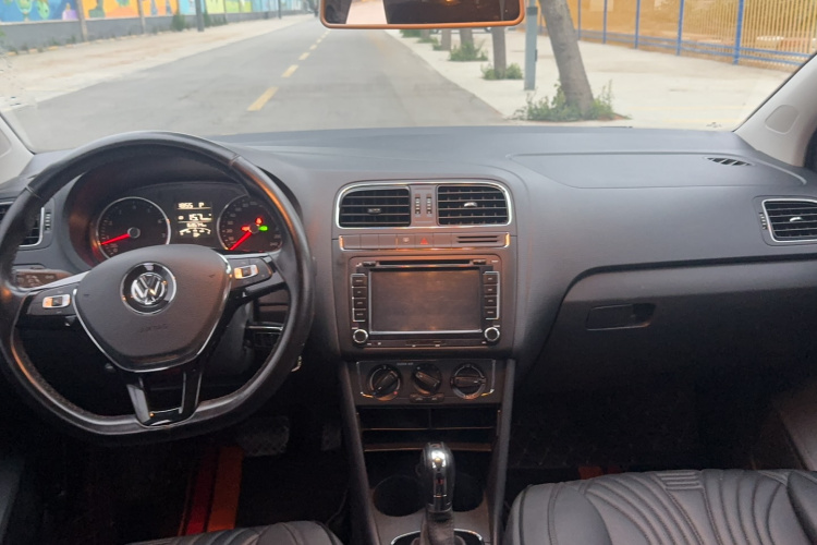 Volkswagen Polo 2017 car image #11