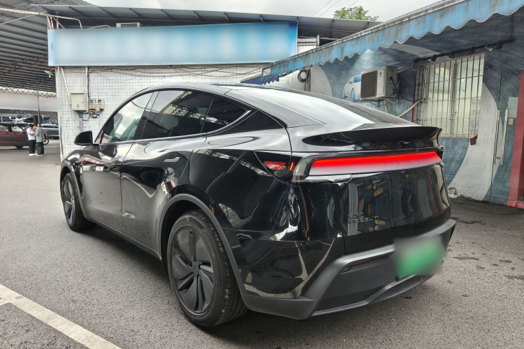 Tesla Model Y 2026 #5 Tesla Model Y 2026 car image #5