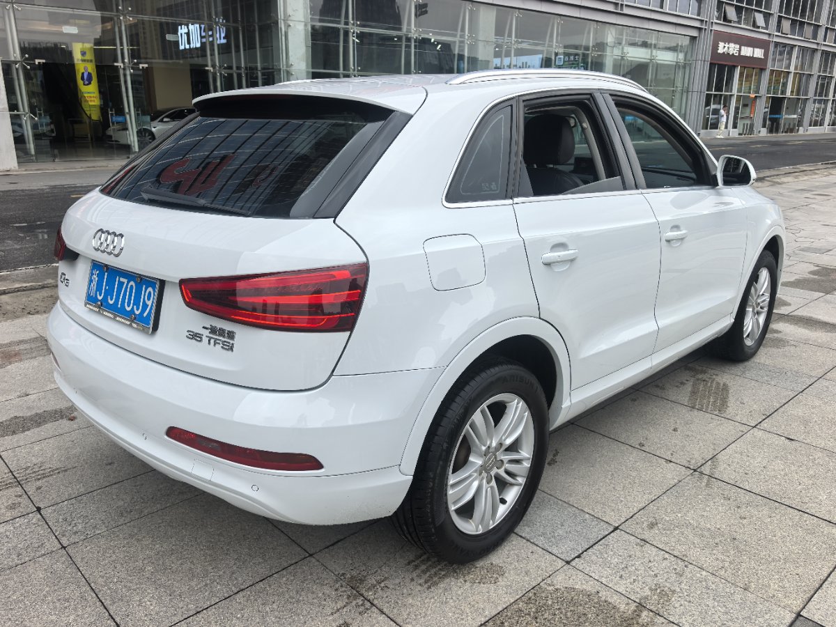 Audi Q3 2015 car image #10