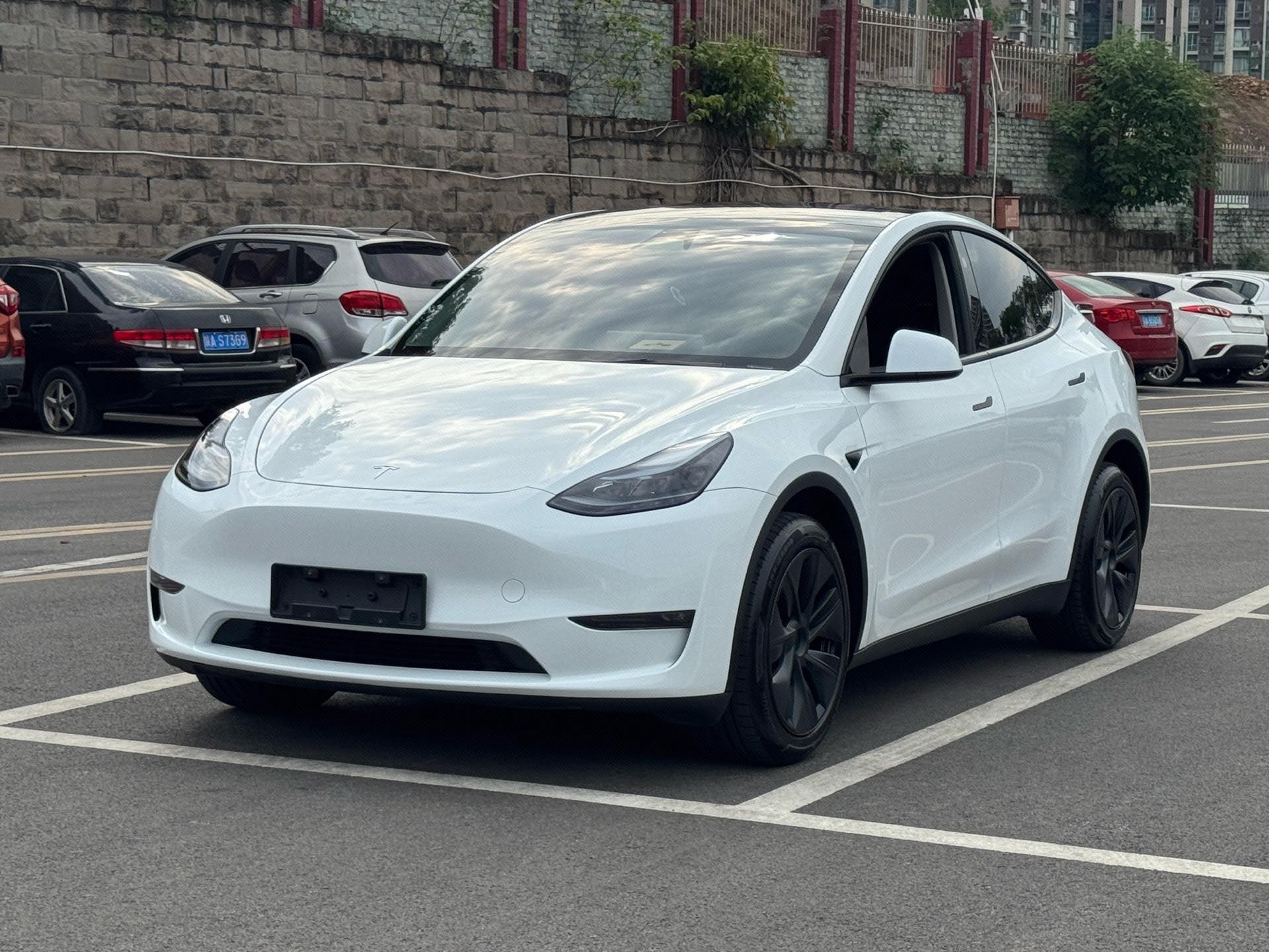 Tesla Model Y 2024 car image 
