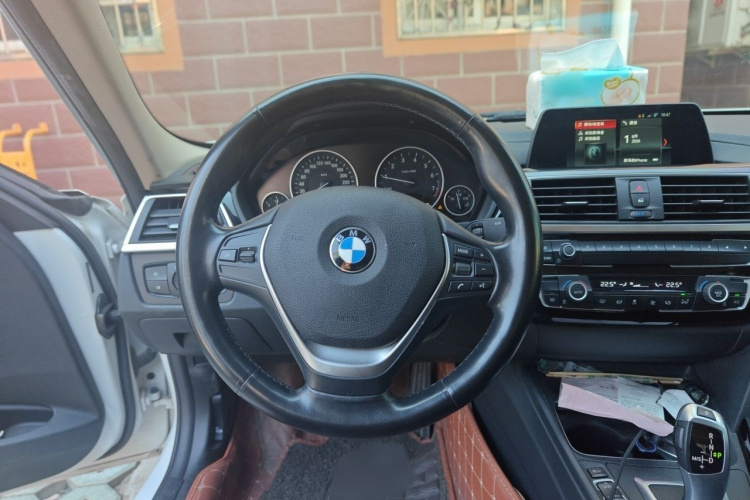 BMW 3 Series 2017 #15 BMW 3 Series 2017 car image #15