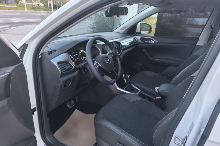 Volkswagen T-Cross 2020 car image #14