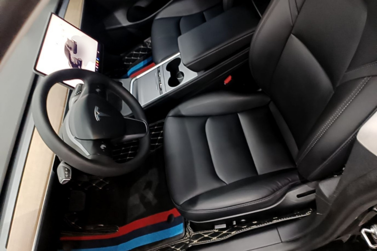 Tesla Model 3 2023 car image #19