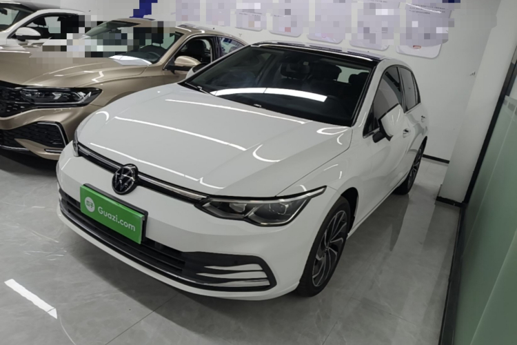 Volkswagen Golf 2023 صورة سيارة #2