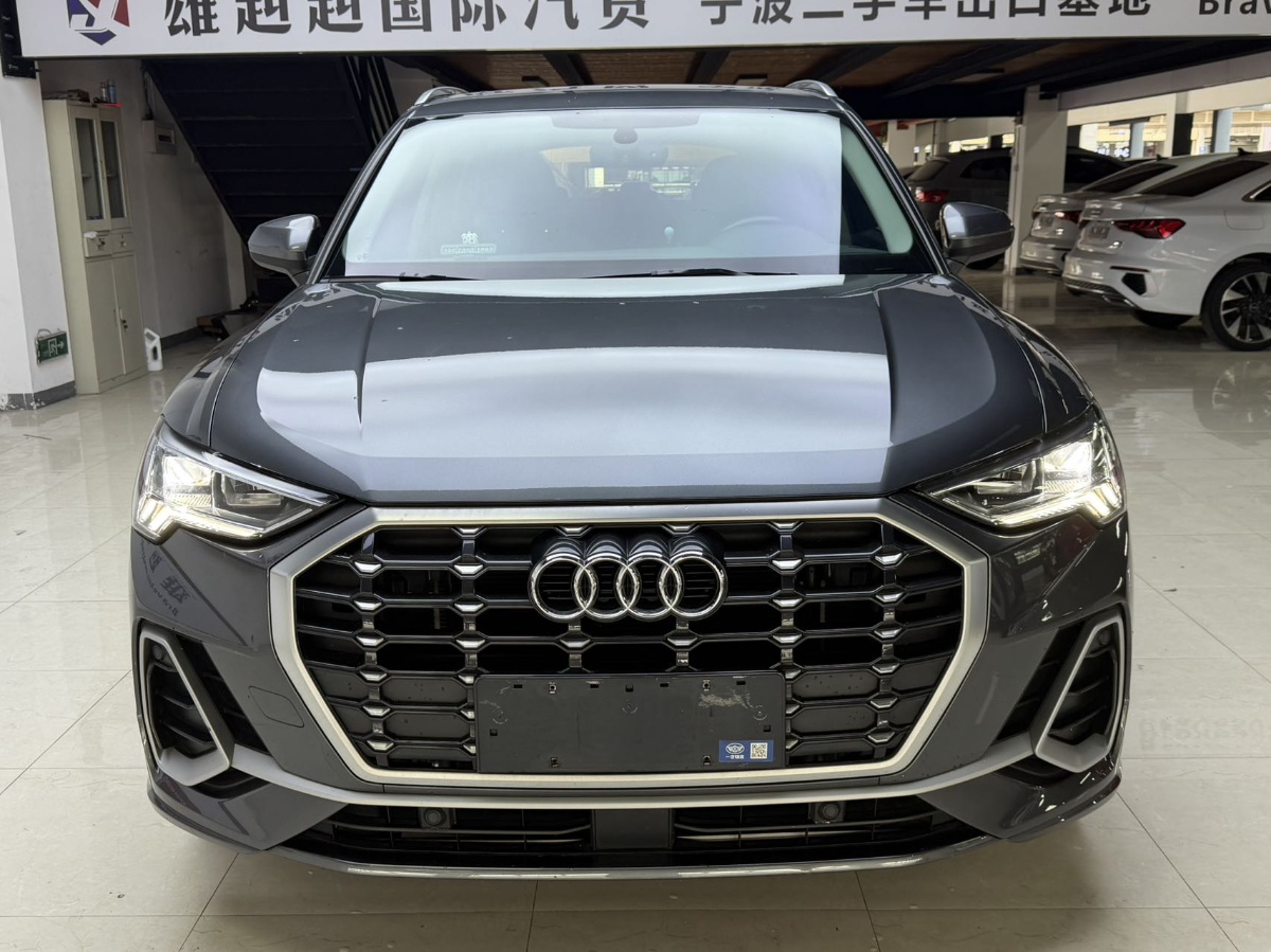 Audi Q3 2023 car image #2