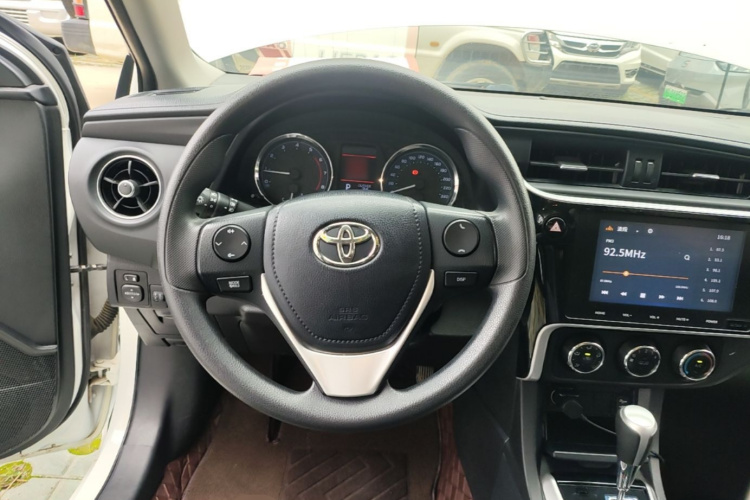 Toyota Corolla 2018 car image #11