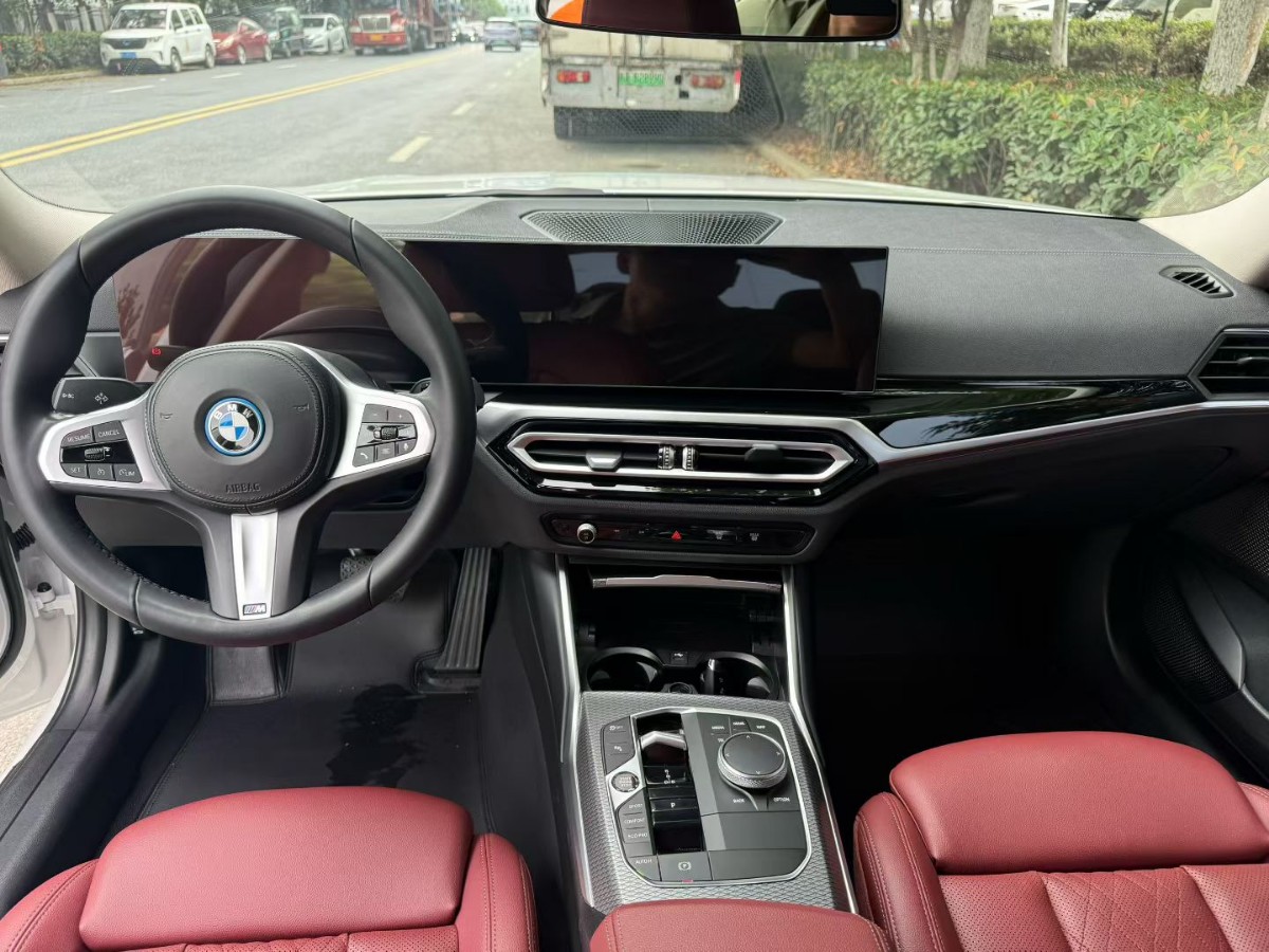 BMW i3 2023 immagine di auto #4