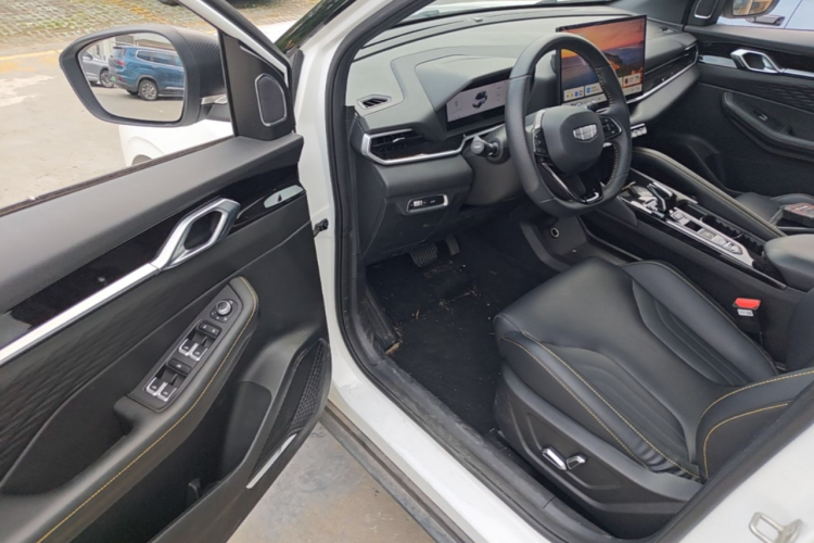 GEELY Coolray 2024 image de voiture #13