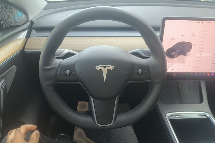 Tesla Model Y 2023 immagine di auto #11