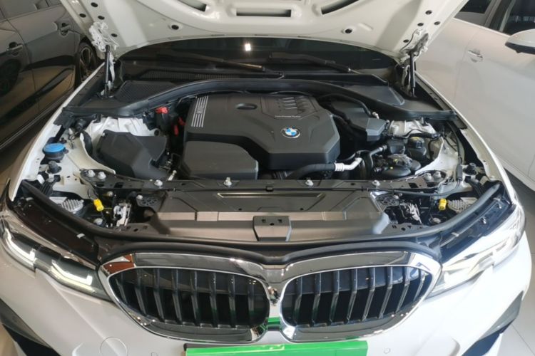BMW 3 Series 2020 car image #20