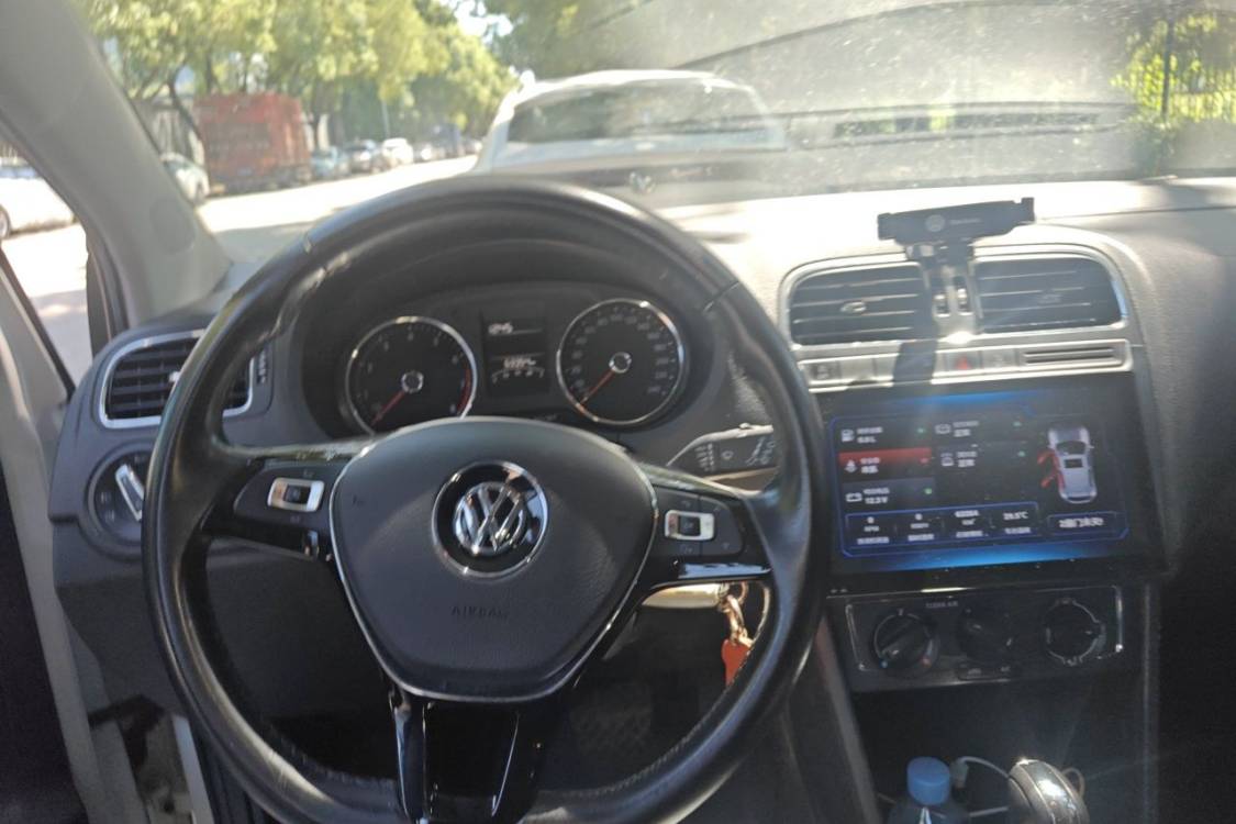 Volkswagen Polo 2019 car image #23